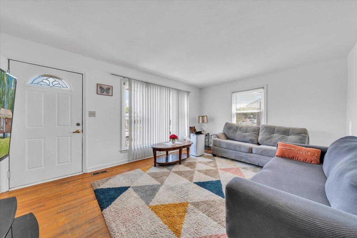 4342 Holmes ST - Photo 3