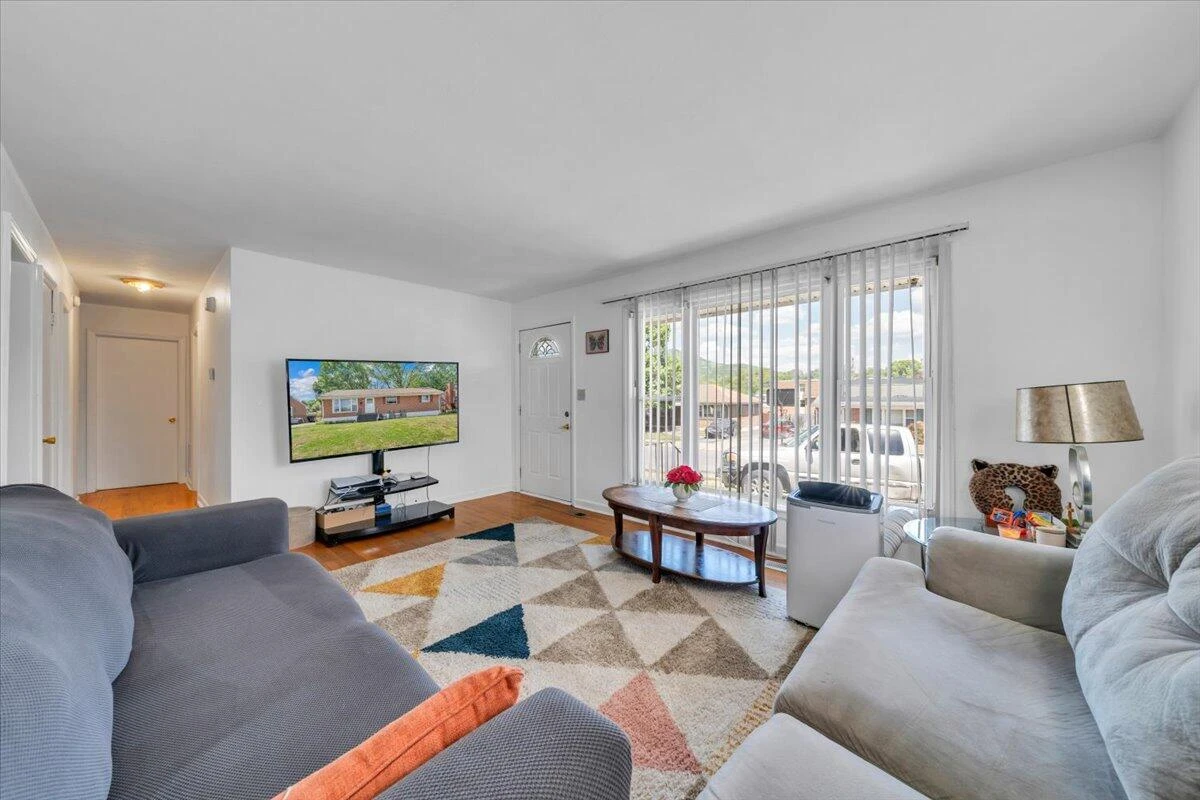 4342 Holmes ST - Photo 4