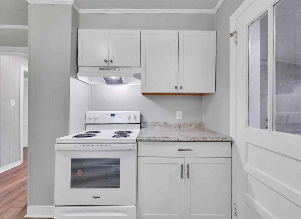 1142 Sylvan AVE - Photo 12
