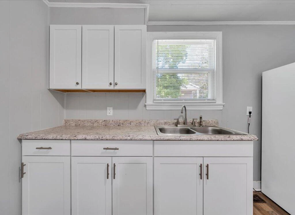 1142 Sylvan AVE - Photo 13
