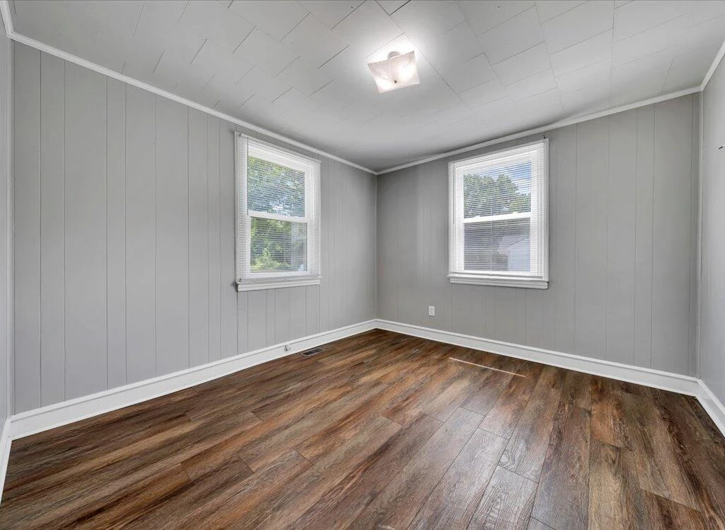 1142 Sylvan AVE - Photo 17
