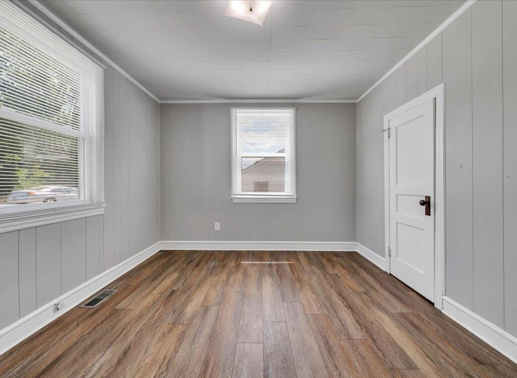 1142 Sylvan AVE - Photo 18
