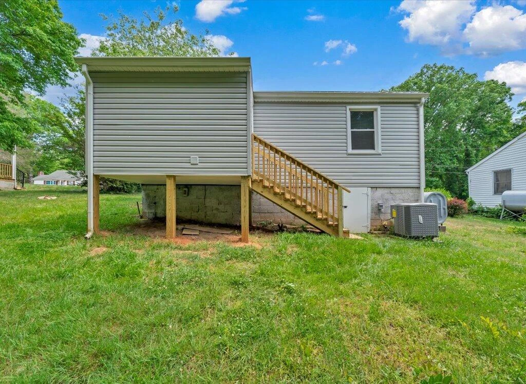 1142 Sylvan AVE - Photo 27