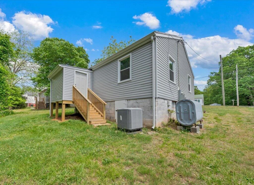 1142 Sylvan AVE - Photo 28