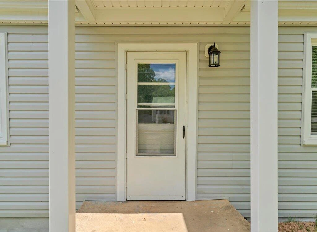 1142 Sylvan AVE - Photo 3