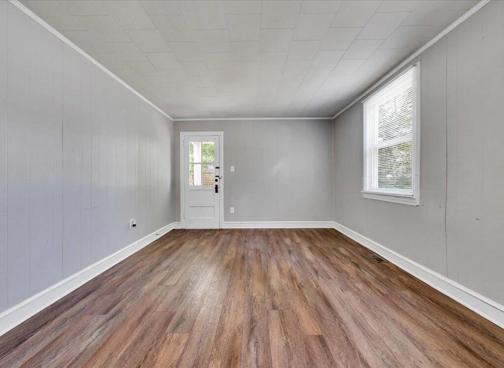 1142 Sylvan AVE - Photo 5