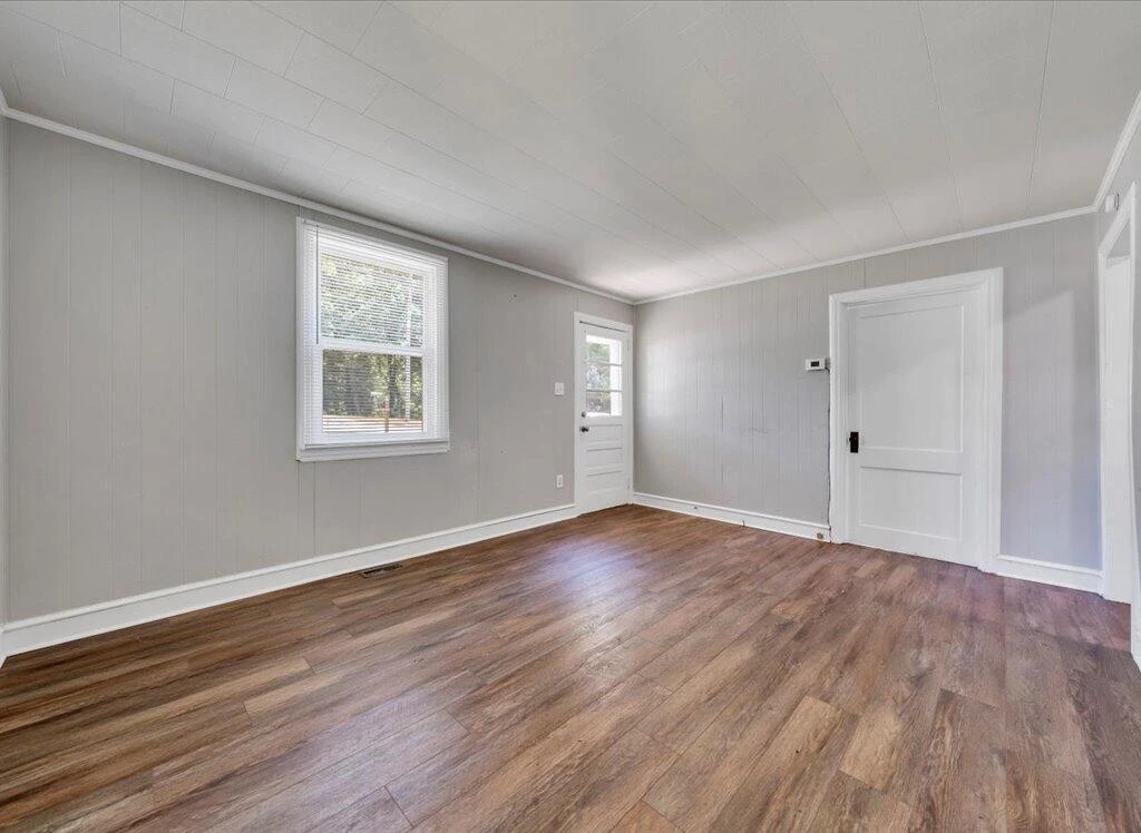 1142 Sylvan AVE - Photo 6