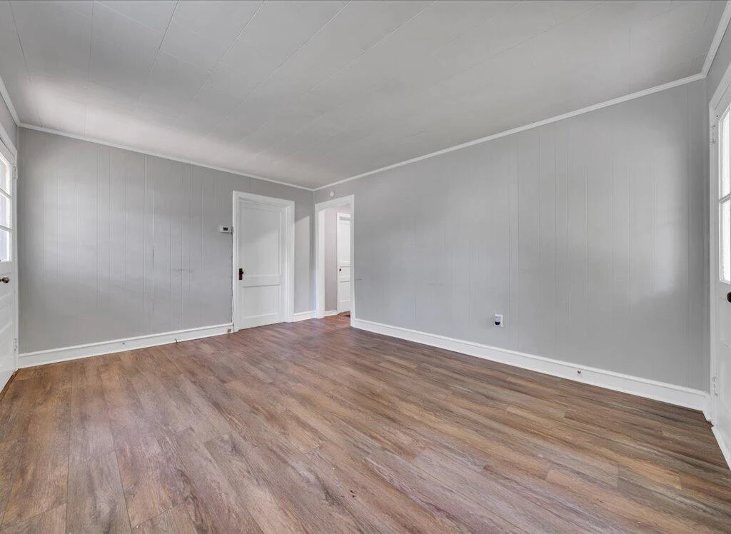 1142 Sylvan AVE - Photo 7
