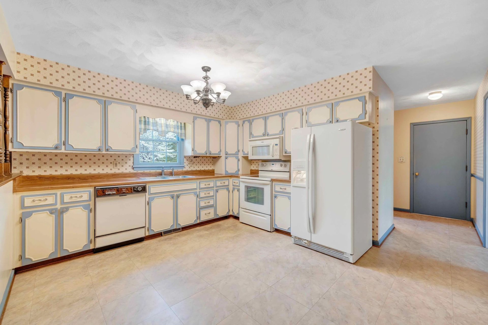 7173 Hollyberry RD - Photo 18