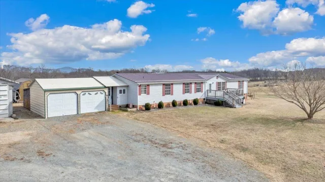 627&641 Novelty RD