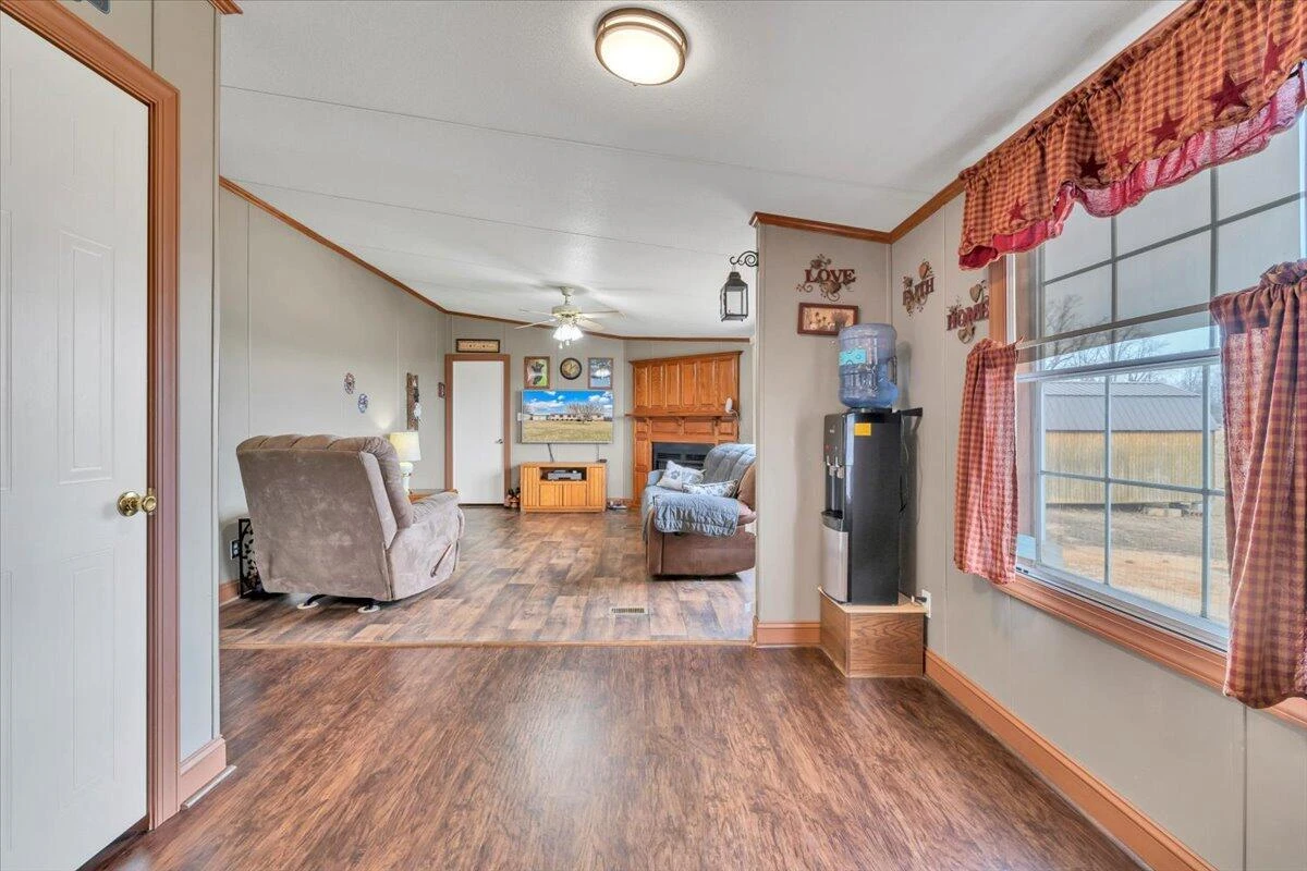 627&641 Novelty RD - Photo 39
