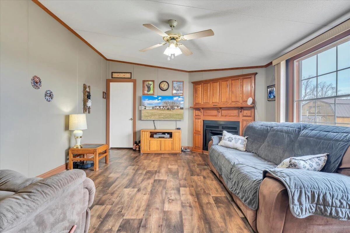 627&641 Novelty RD - Photo 45