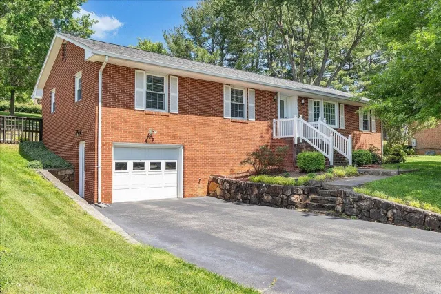 6737 Stonington RD