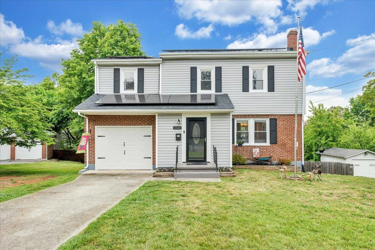 2525 Oregon AVE - Photo 2