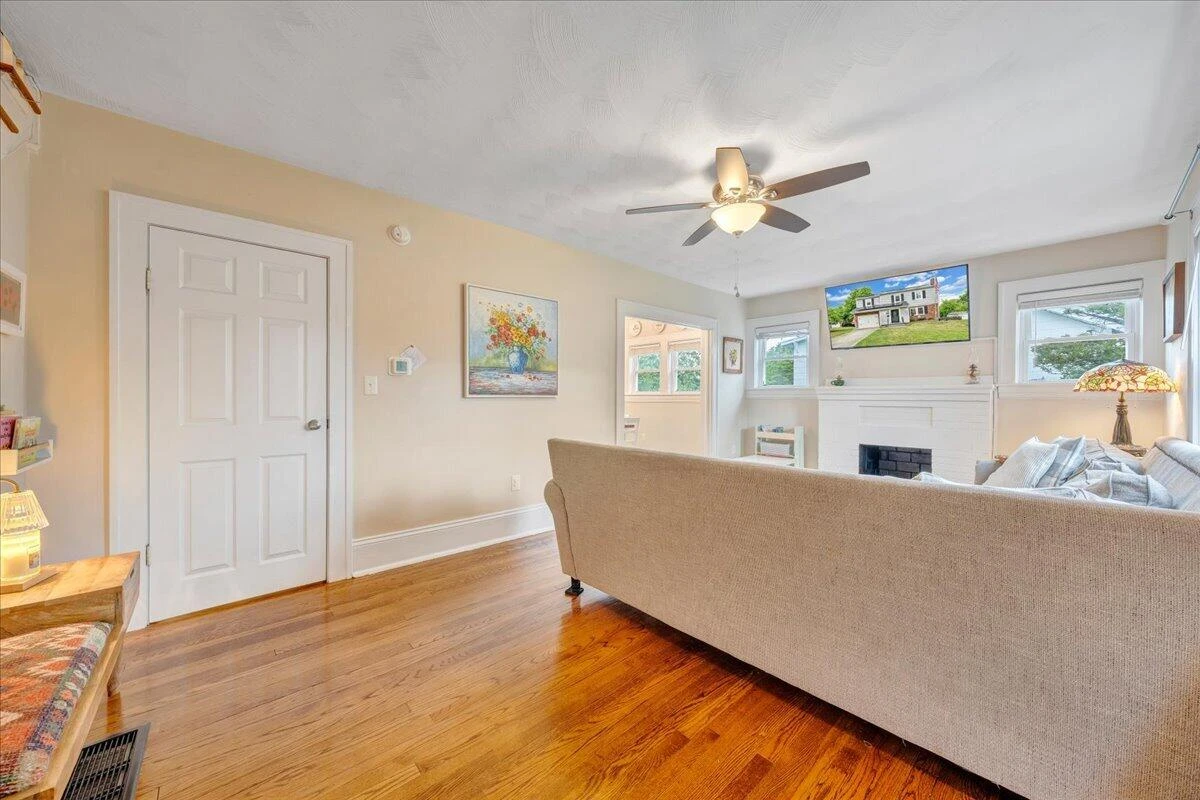 2525 Oregon AVE - Photo 6