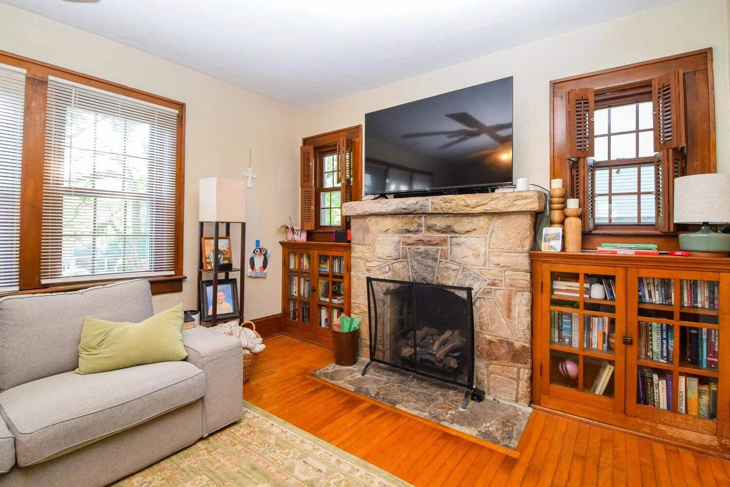 3017 Woodlawn AVE - Photo 8