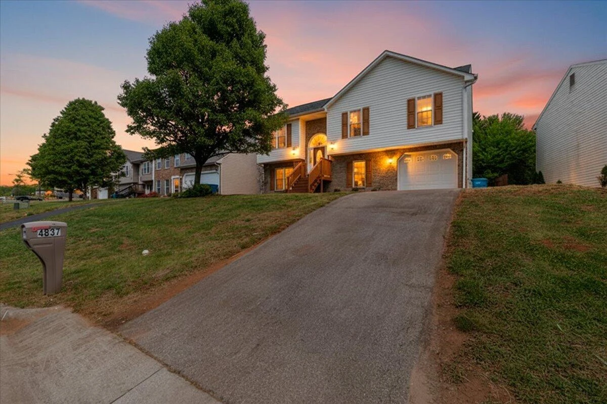 4837 Nelms LN - Photo 2