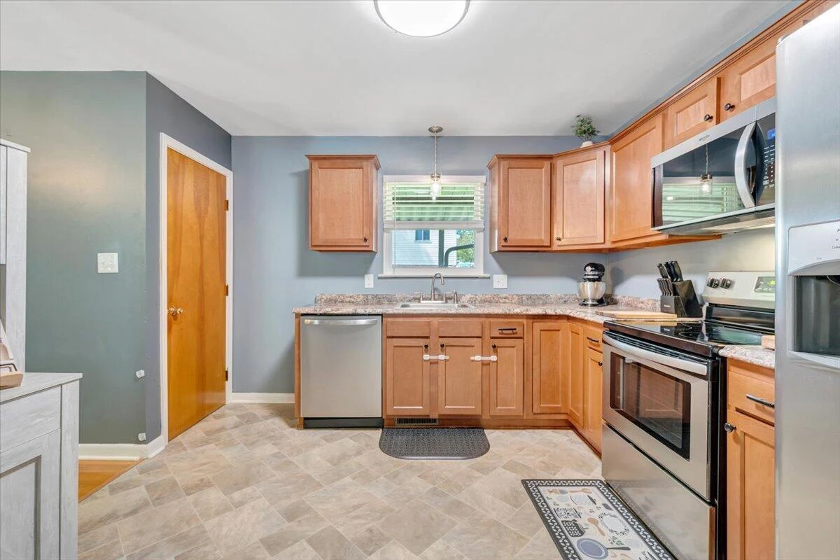 2819 Embassy DR - Photo 16