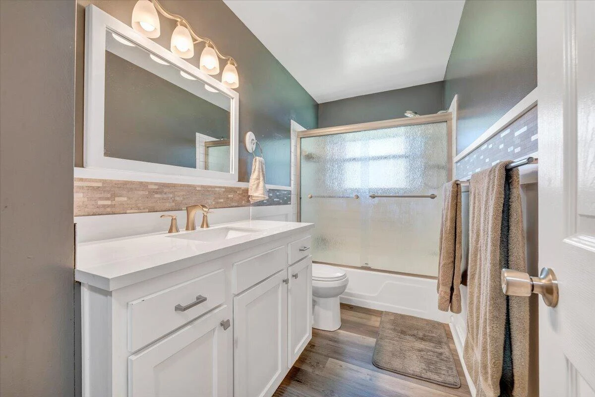2819 Embassy DR - Photo 29