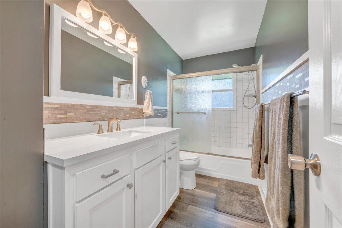 2819 Embassy DR - Photo 30