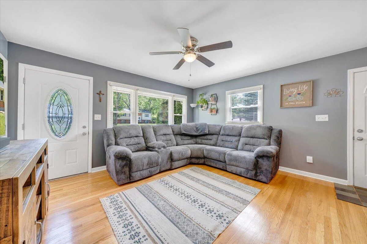 2819 Embassy DR - Photo 8