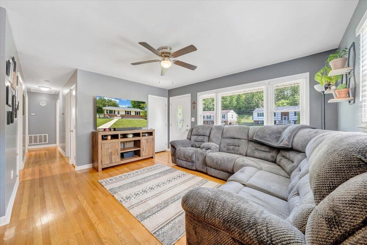 2819 Embassy DR - Photo 9