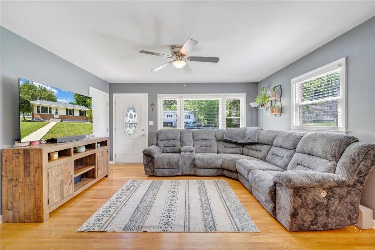2819 Embassy DR - Photo 10