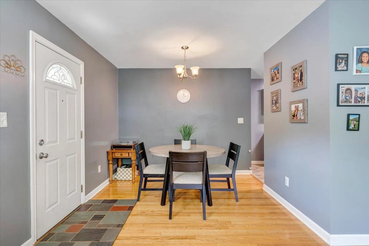 2819 Embassy DR - Photo 11