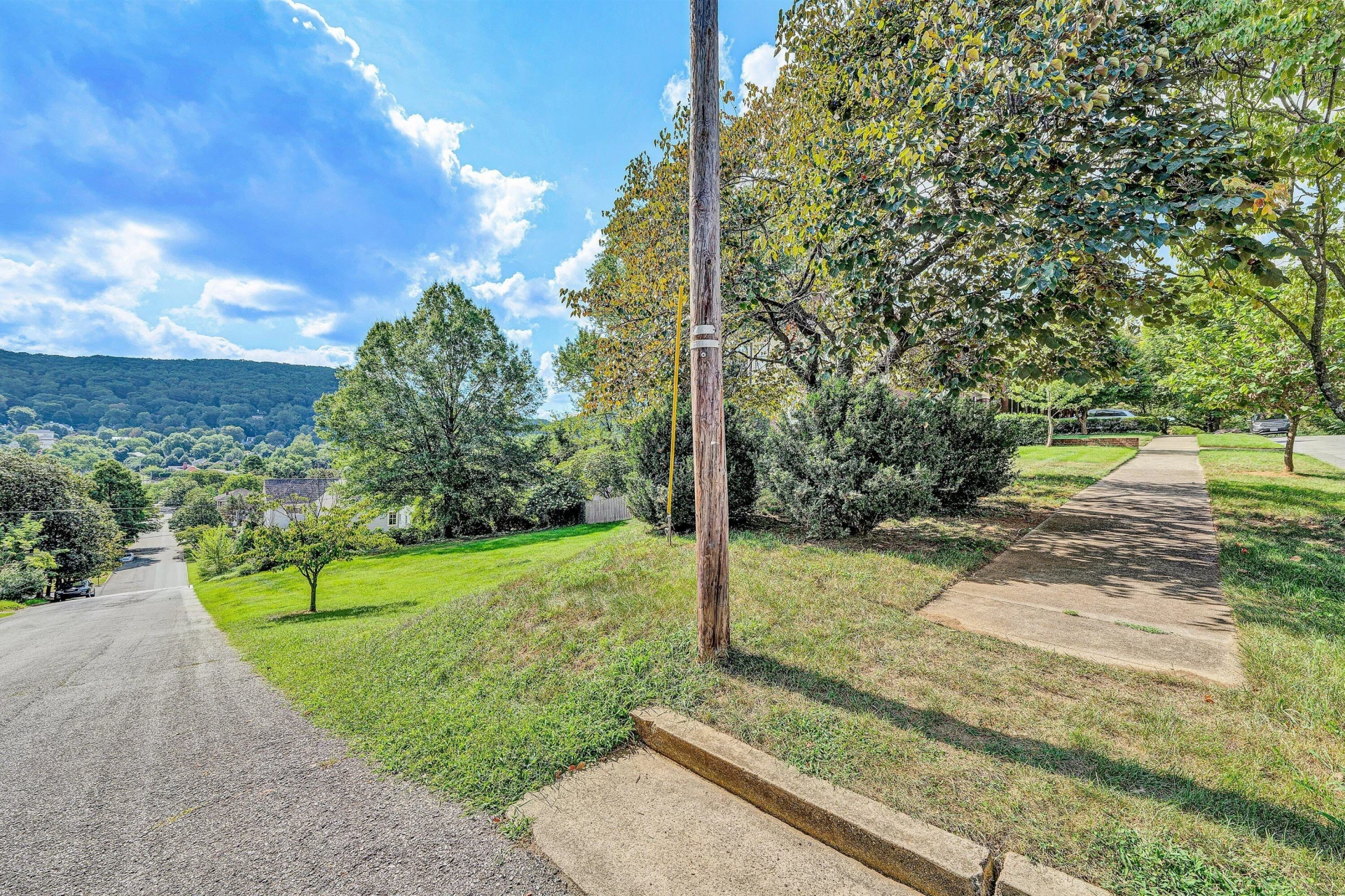 2402 Wycliffe AVE - Photo 2