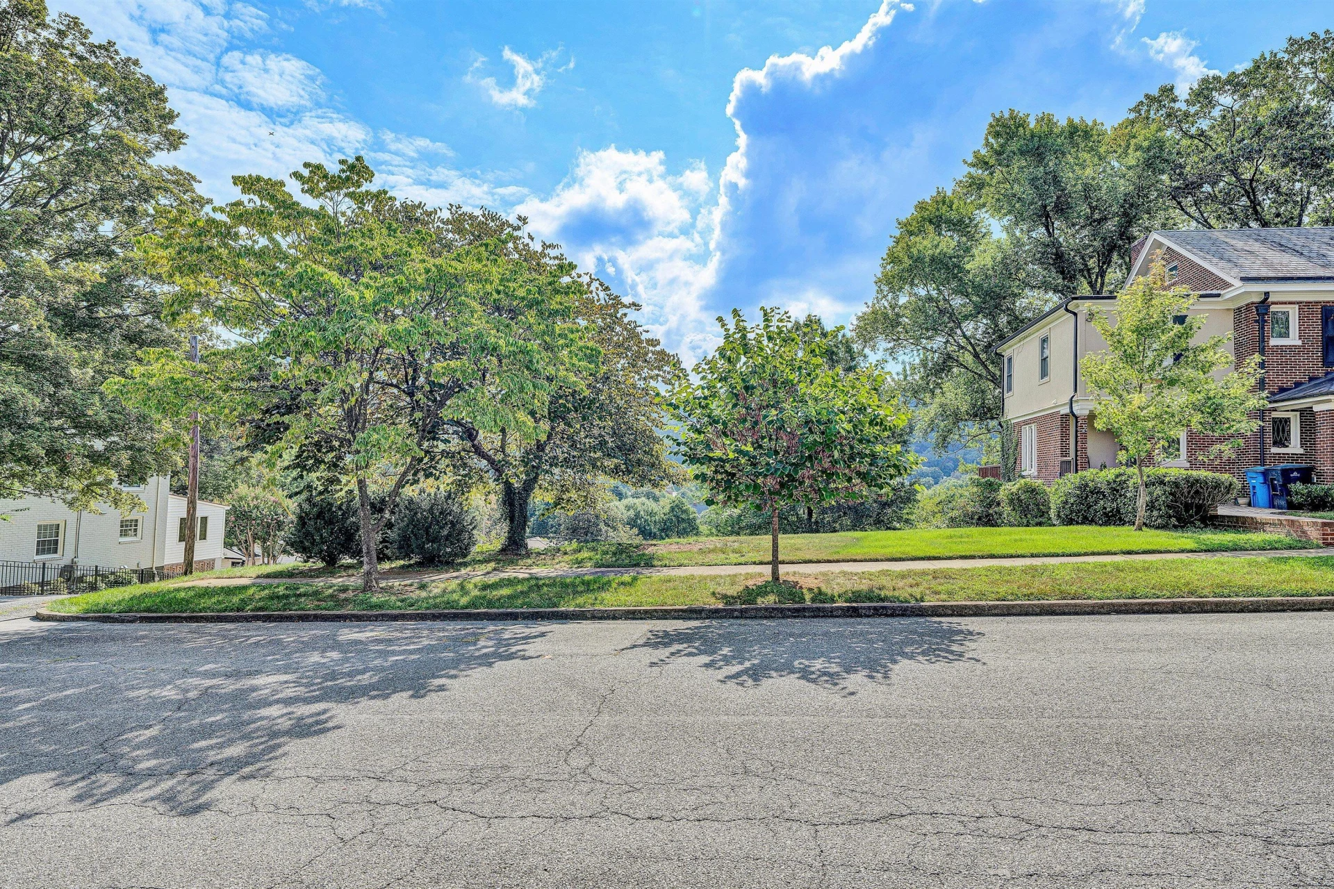 2402 Wycliffe AVE - Photo 4