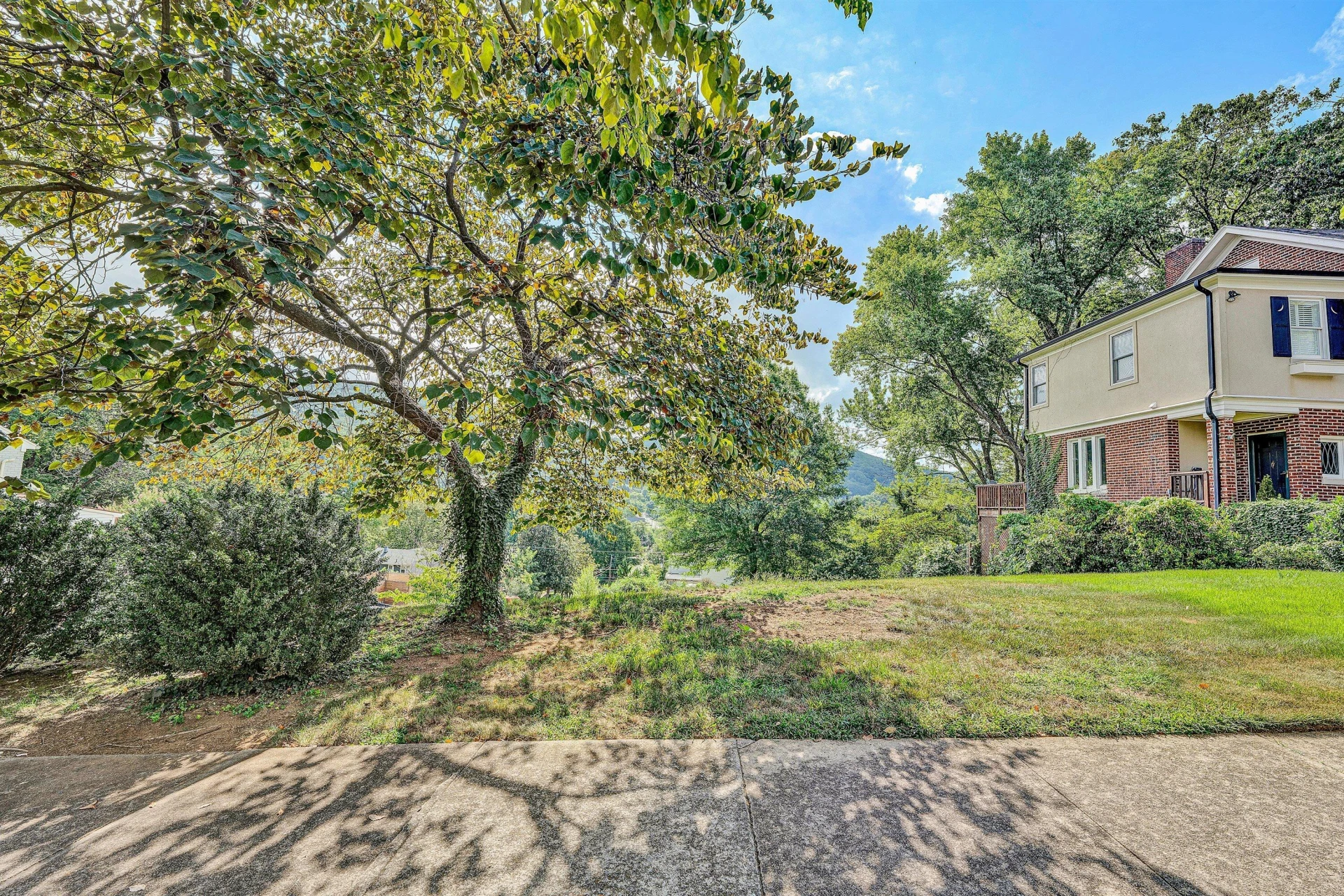 2402 Wycliffe AVE - Photo 5