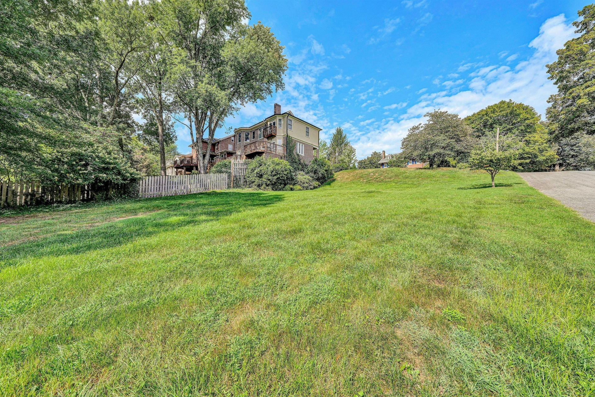 2402 Wycliffe AVE - Photo 9