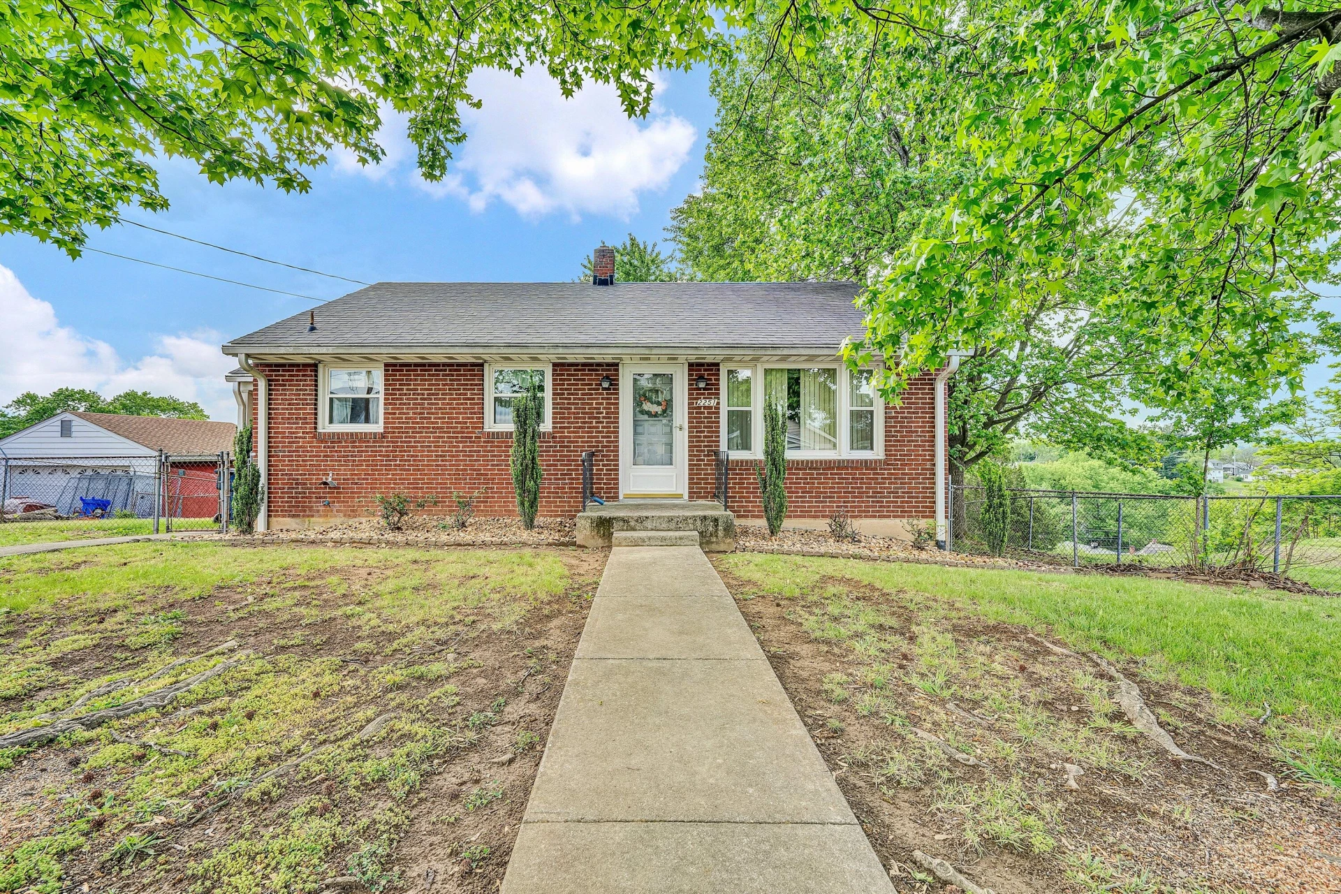 2251 Moir ST - Photo 2