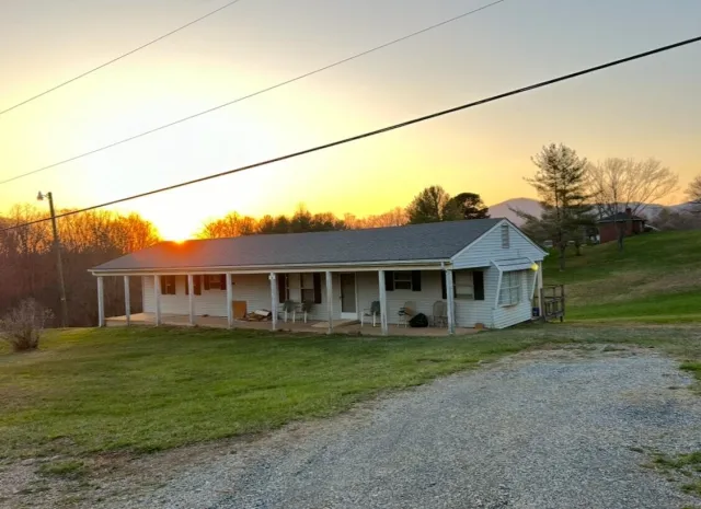 714 Farmer LN, Vinton, VA, 24179