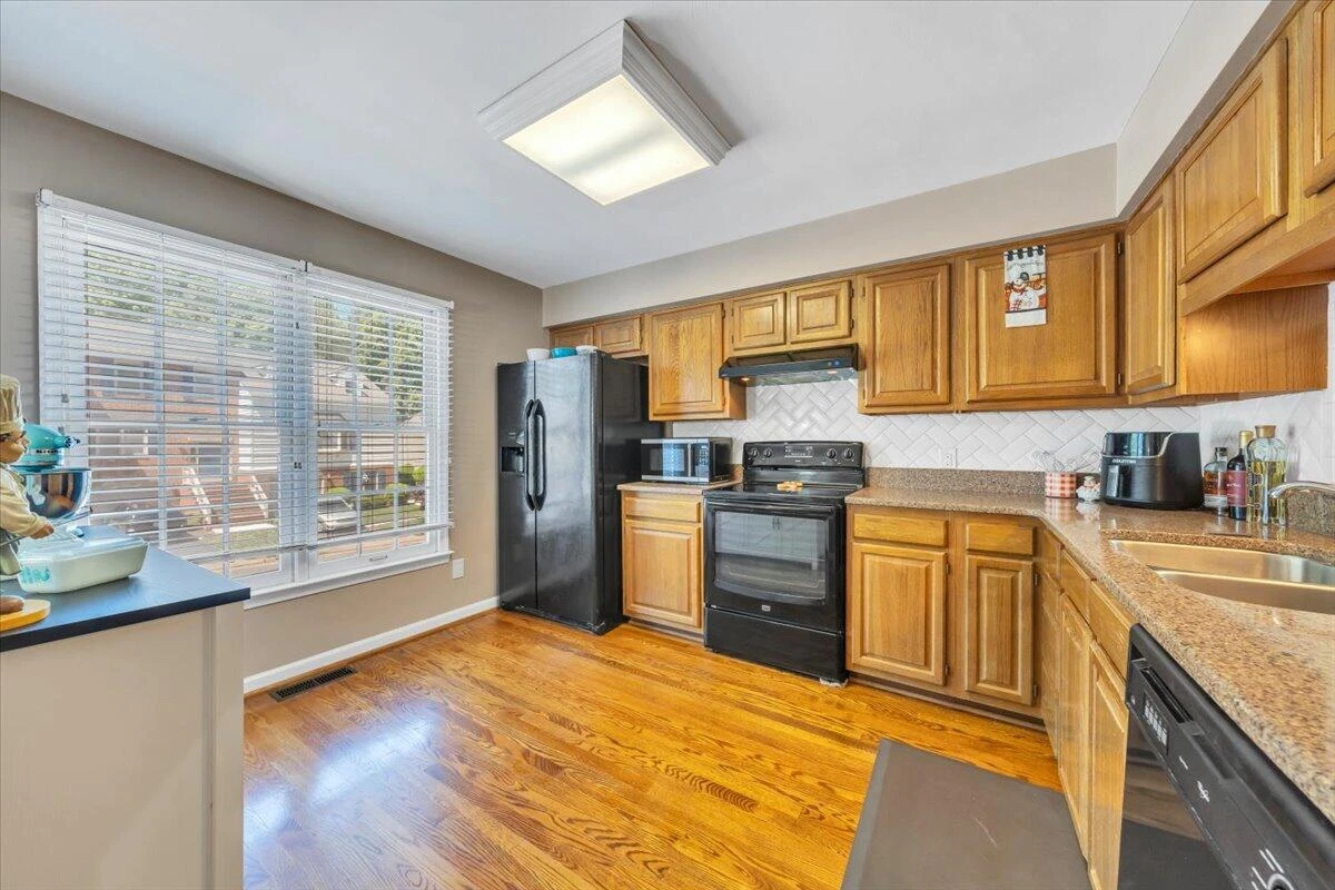 4732 Wembley PL - Photo 5