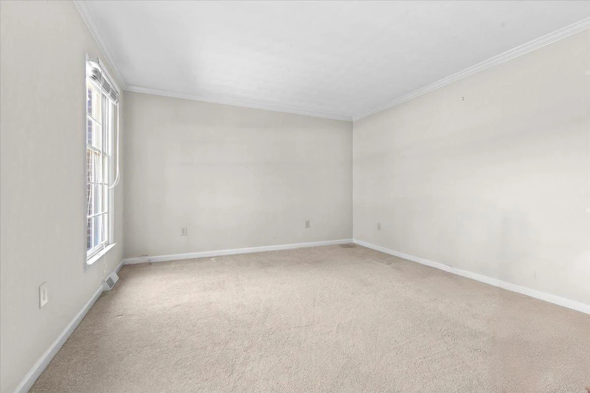 716 Debra LN - Photo 12