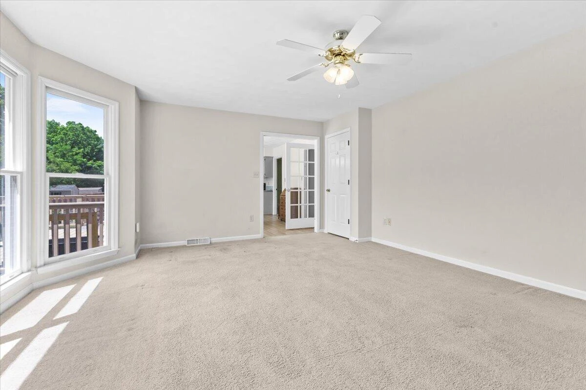 716 Debra LN - Photo 13