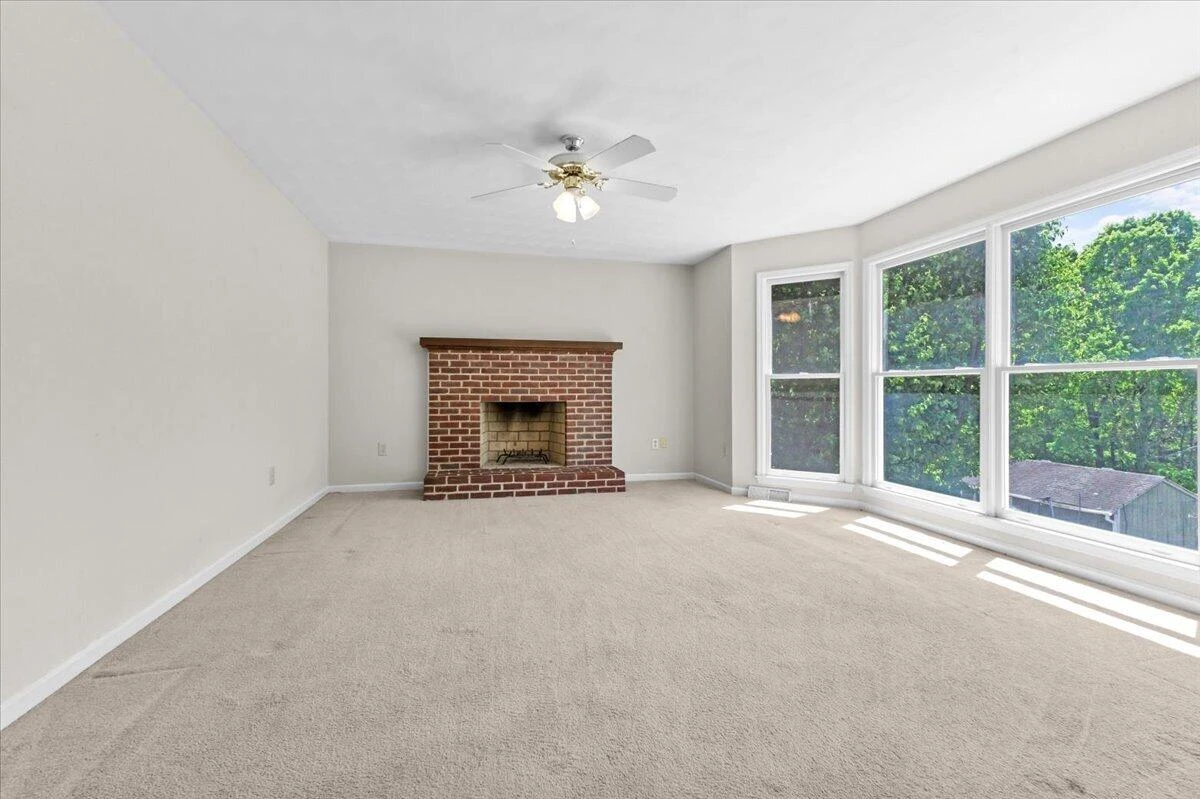 716 Debra LN - Photo 14