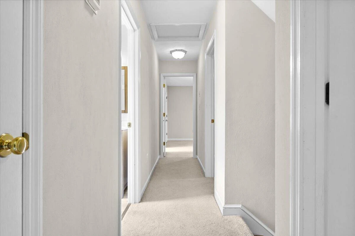 716 Debra LN - Photo 16