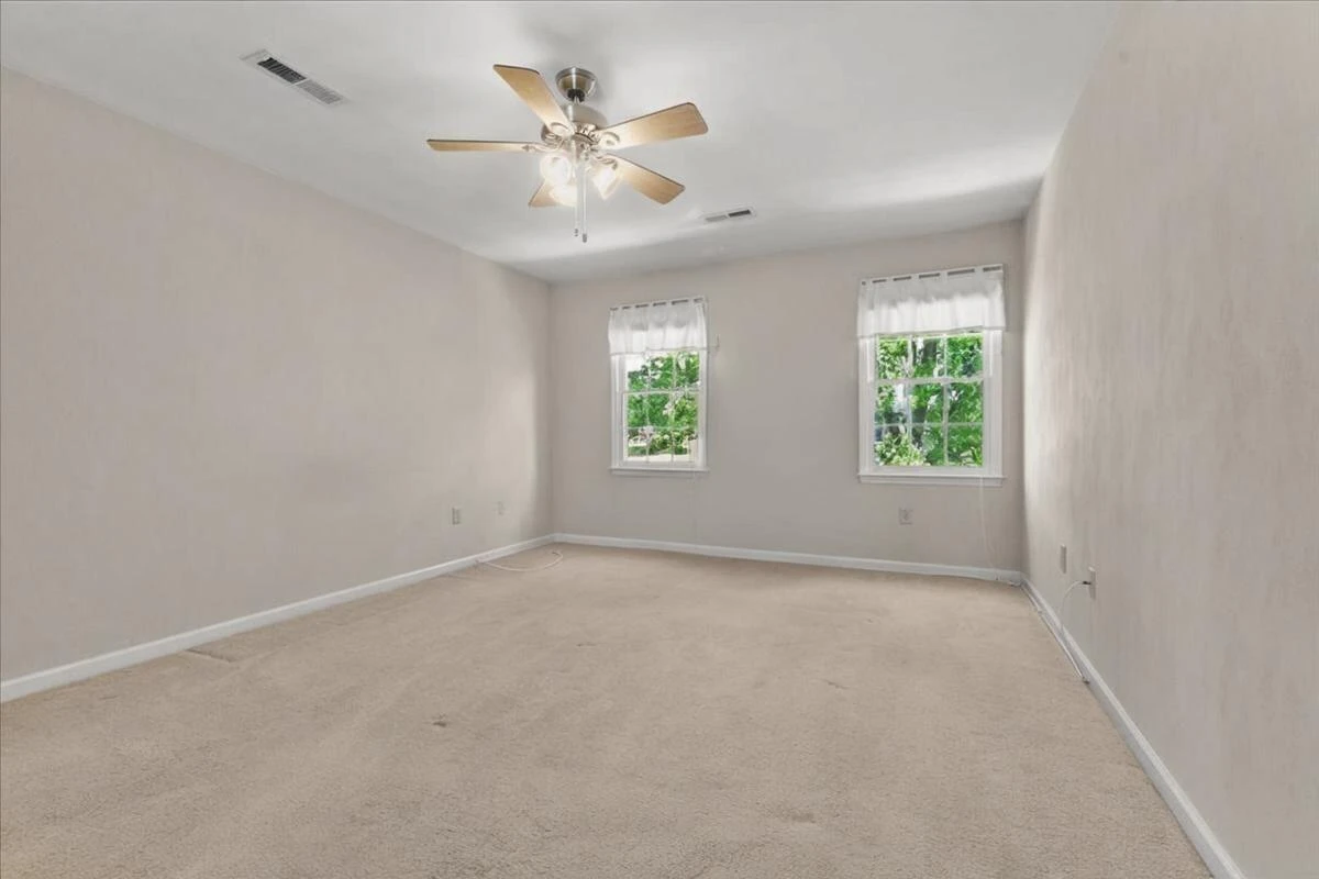 716 Debra LN - Photo 17