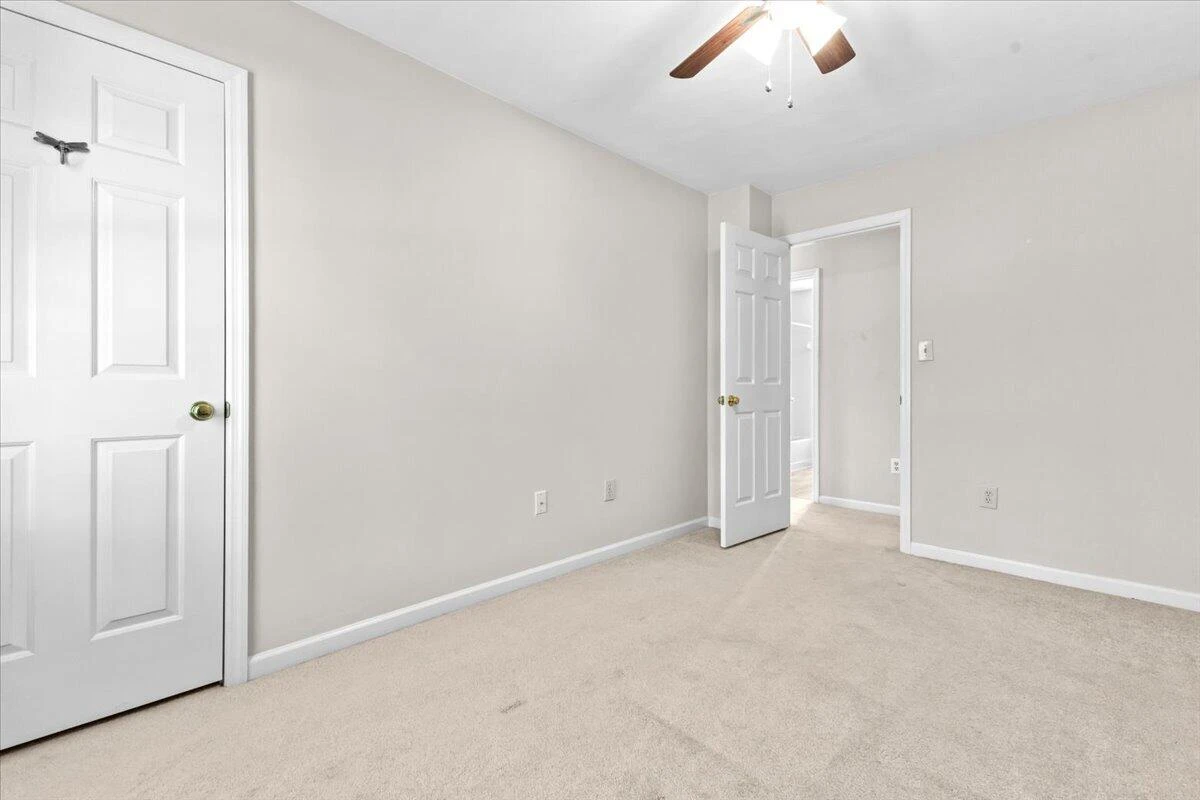 716 Debra LN - Photo 22