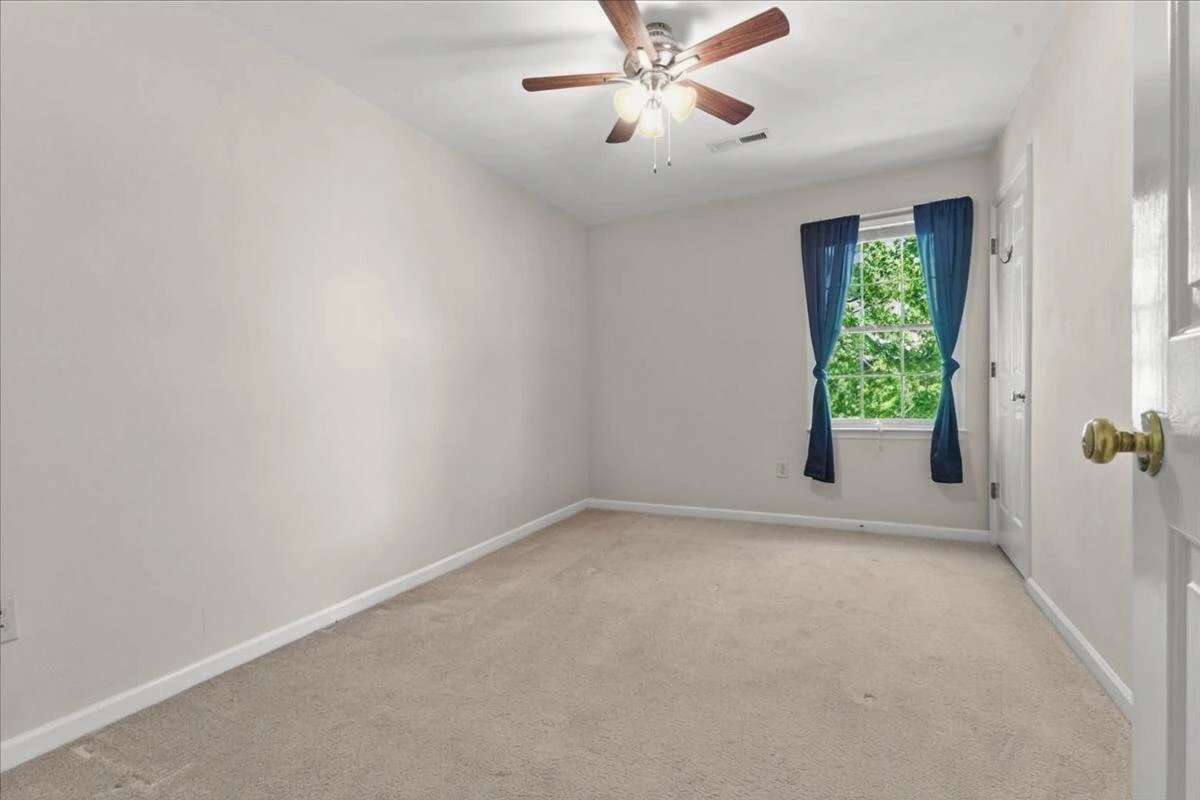 716 Debra LN - Photo 23