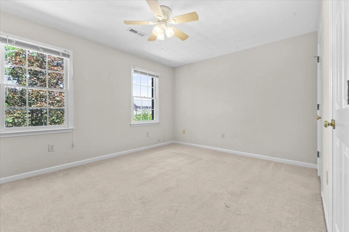 716 Debra LN - Photo 24