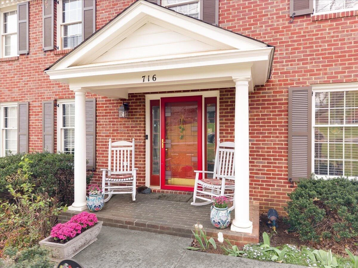 716 Debra LN - Photo 4