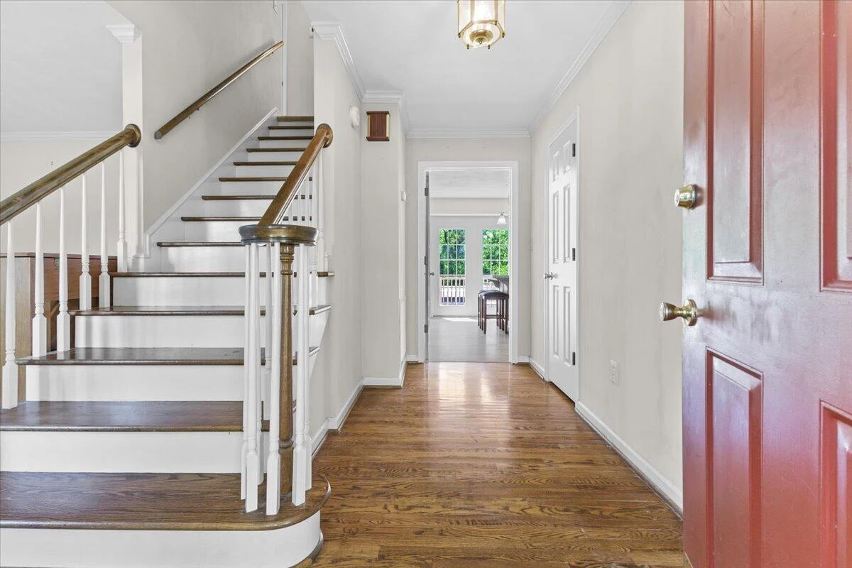 716 Debra LN - Photo 5