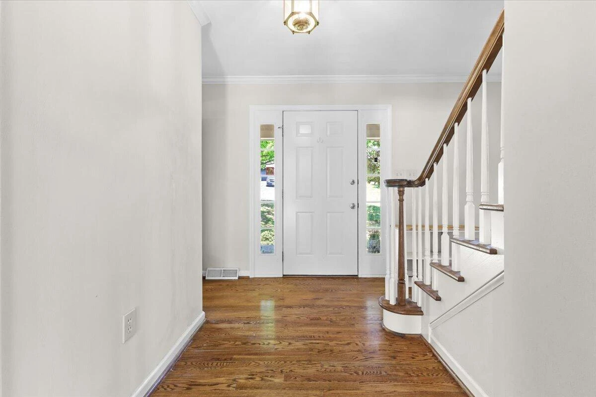 716 Debra LN - Photo 6