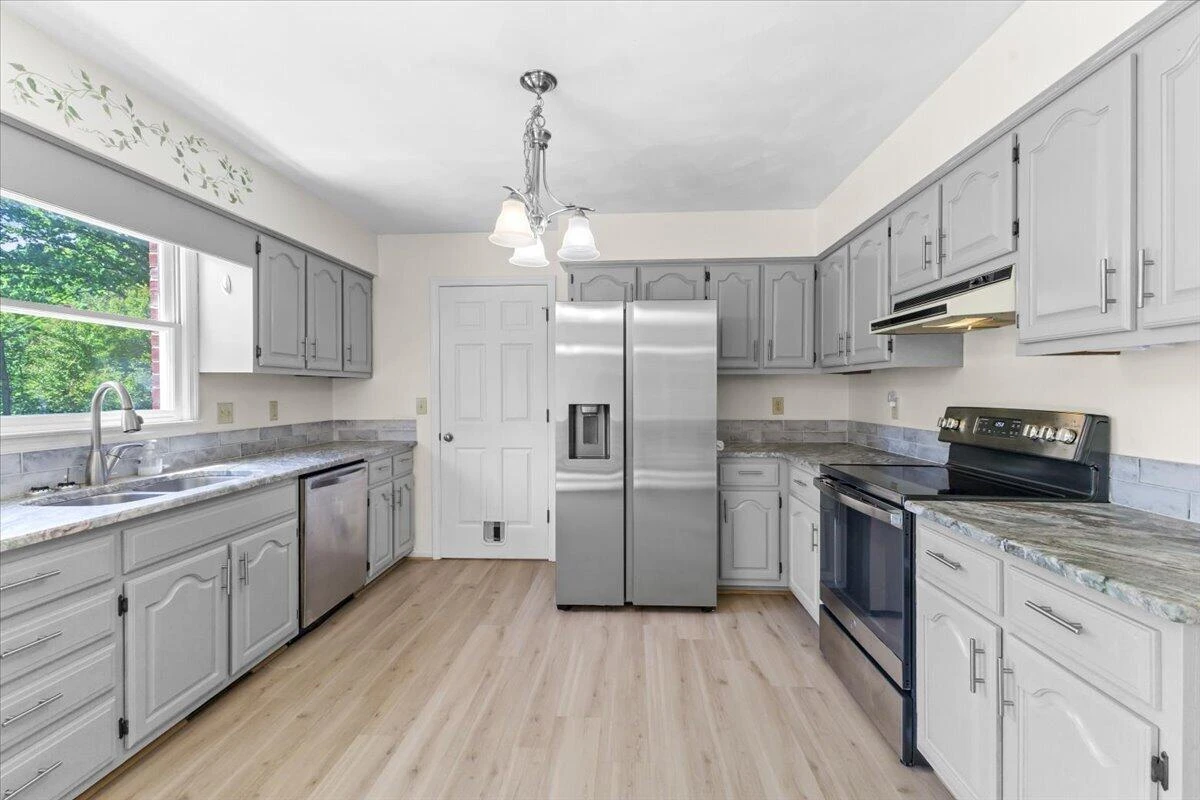 716 Debra LN - Photo 7