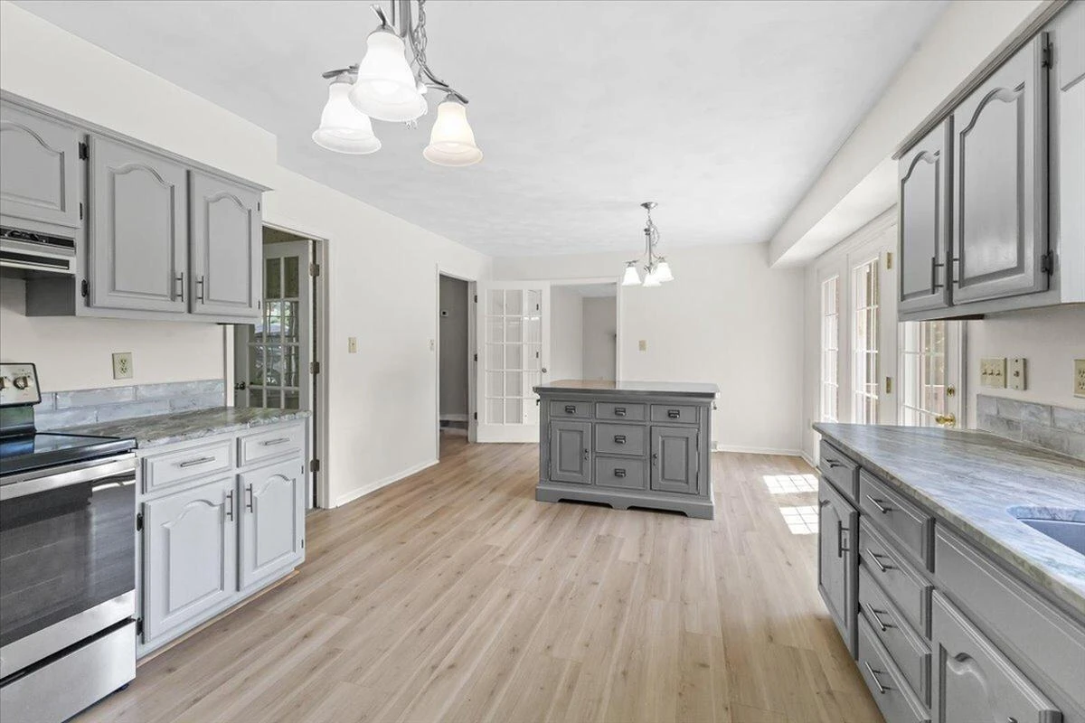 716 Debra LN - Photo 8