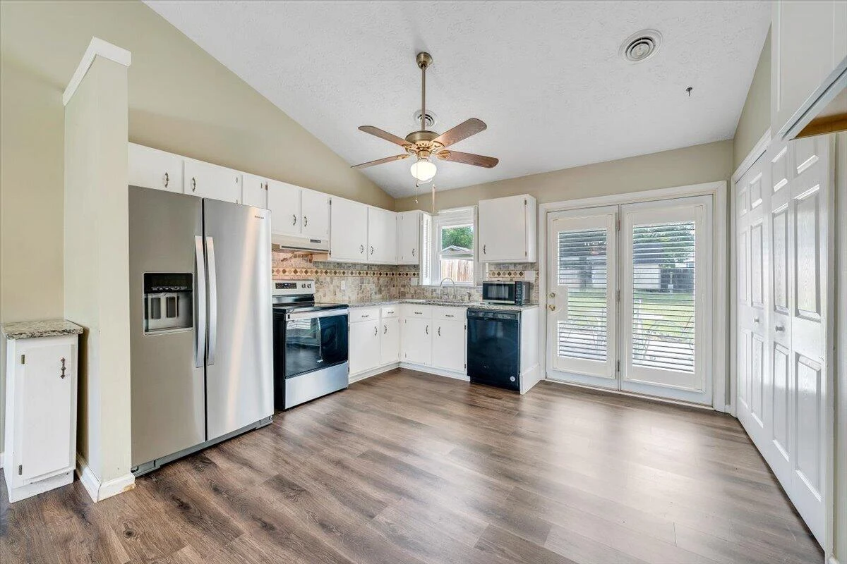 1333 Thomason RD - Photo 3