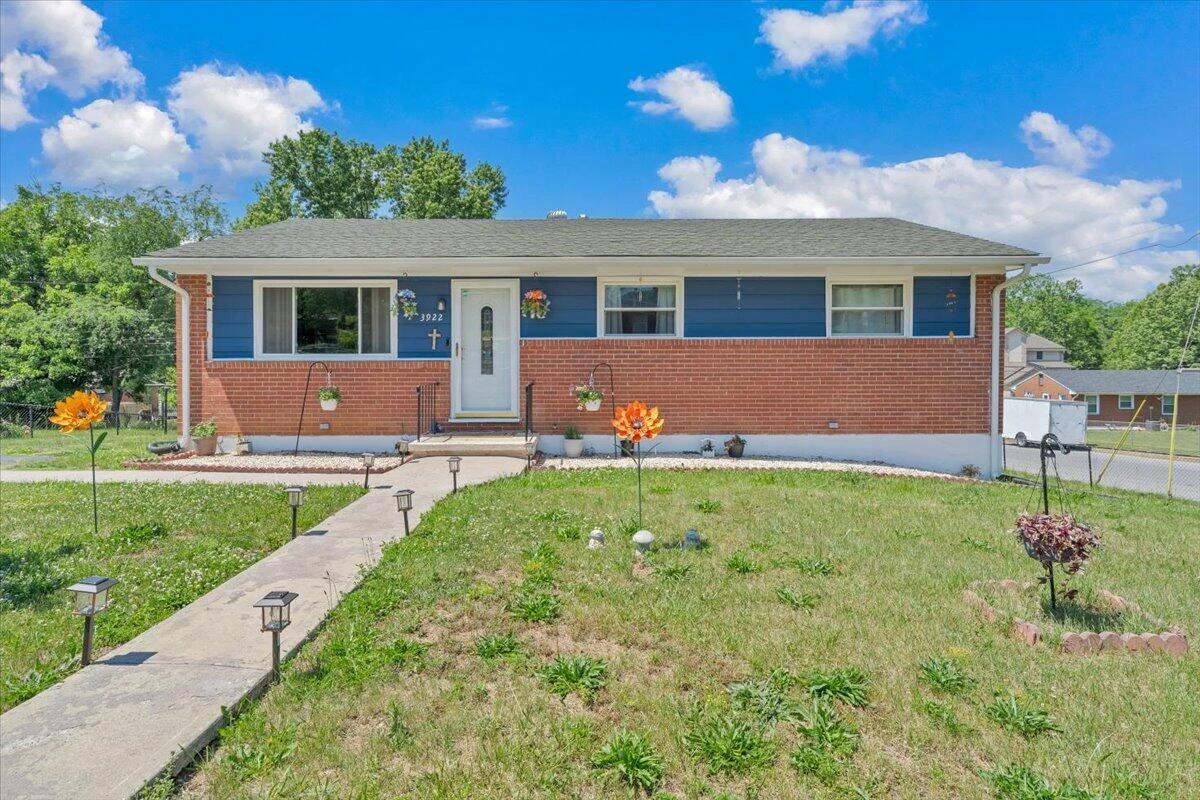 3922 Lilac AVE NW